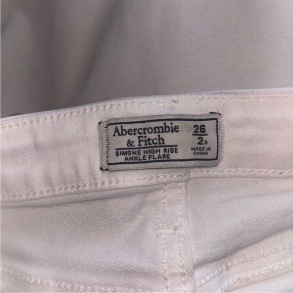 Abercrombie and Fitch Women's White Jeans - Picture 4 of 4